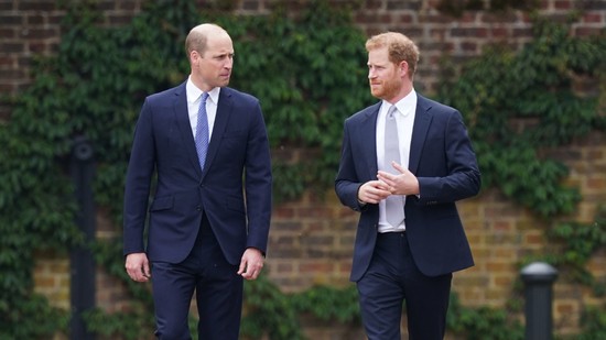 Holtan találták Harry herceg és Vilmos herceg unokatesvérét a saját otthonában, jelenleg is zajlik a nyomozás