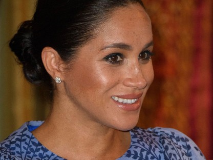 Meghan Markle élete legszebb kismamaruhájában az Ezeregyéjszaka meséit idézi fel