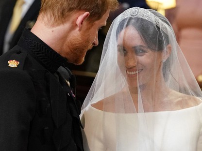 Láttad Meghan Markle második esküvői ruháját? Nem tudjuk melyiket imádjuk jobban!