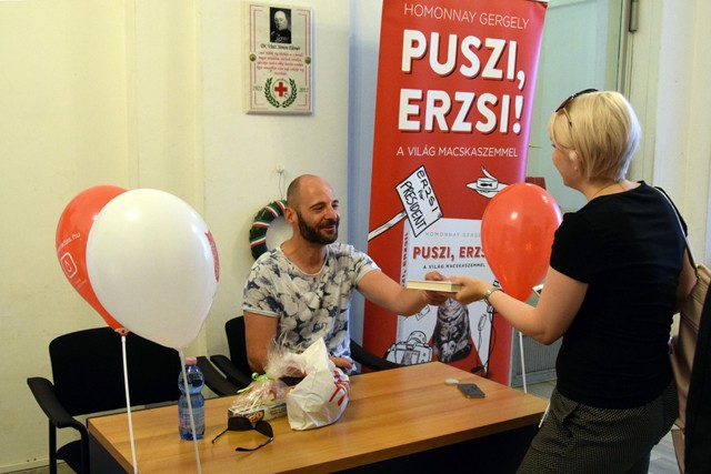 Adj vért te is! Erzsi for President melletted áll!