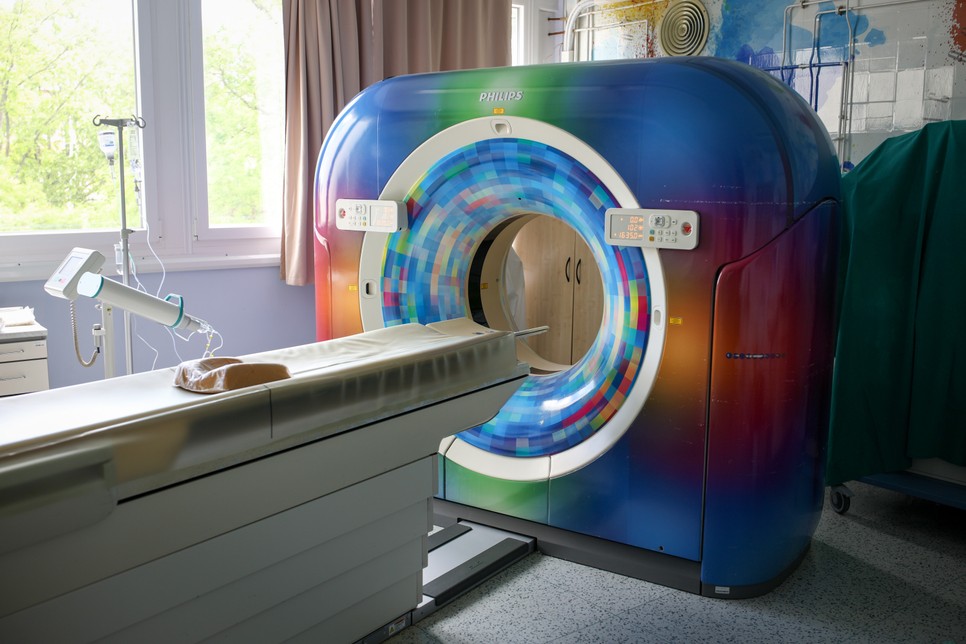 Színes vizsgálati eszközökkel teszik barátságosabbá a környezetet a kis betegek számára