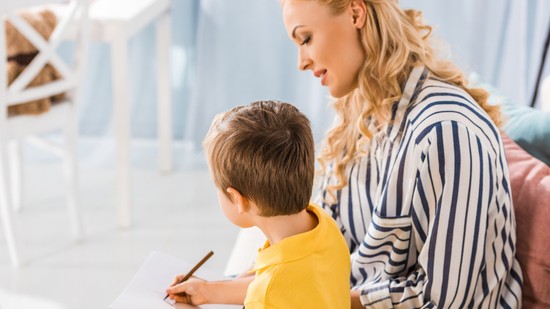 Ilyen ma Magyarországon egyedülálló anyaként örökbefogadni egy gyereket