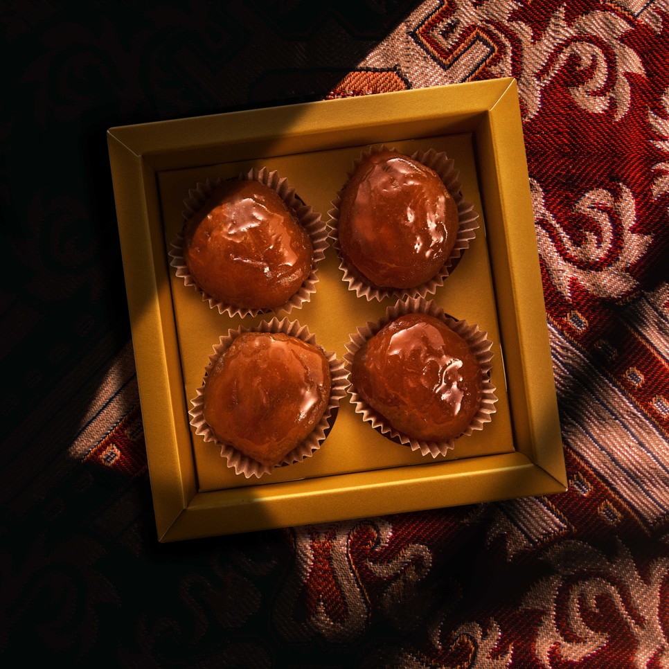 Ezt a GHRAOUI különlegességet eszik majd a világsztárok a Cannes-i filmfesztiválon: aleppói pisztáciával töltött kandírozott sárgabarack. A GHRAOUI csokoládéi és édességei itt készülnek Magyarországon