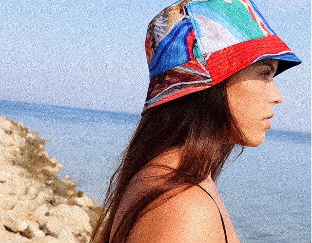 Még csak 21 éves, de már két egyedi kollekciója jelent meg: divat és művészet találkozása