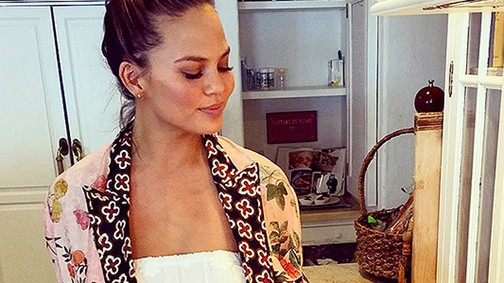 Mintha mi sem történt volna: Chrissy Teigen máris bombaformában a szülés után