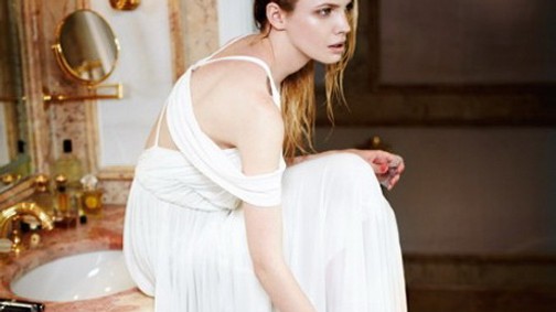 Srej Zsófi milliós ékszerekben pózol