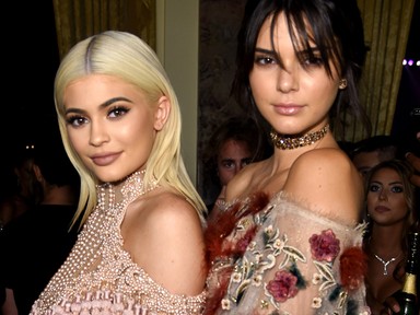 Így se láttuk még őket: Kylie és Kendall Jenner, mintha ikrek lennének ezen a fotón