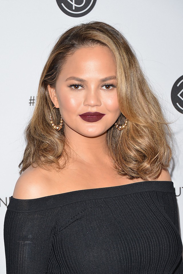 Chrissy Teigen elárulta, sokszor még ő is féltékeny más nők testére