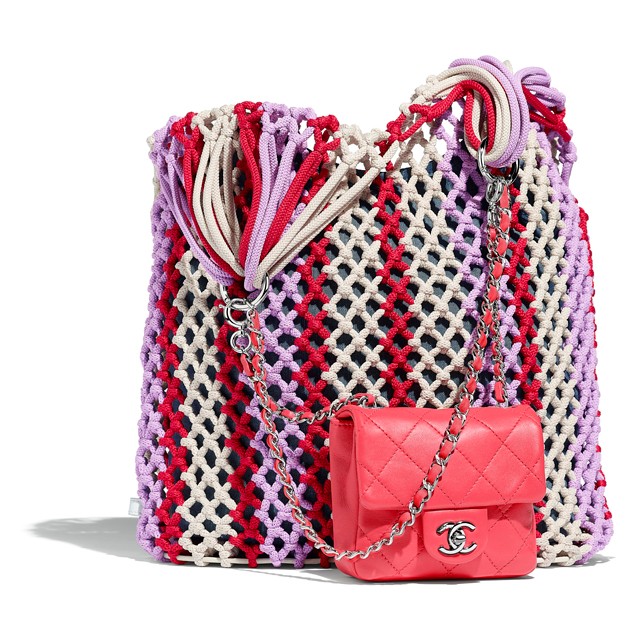 Csíkos táska és steppelt bőrtáska CHANEL chanel.com