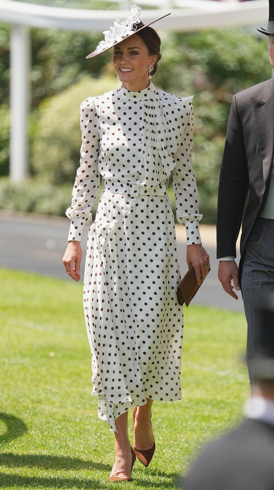 Katalin hercegné pöttyös nyári ruhája szép és drága darab, 900 ezer forintba került