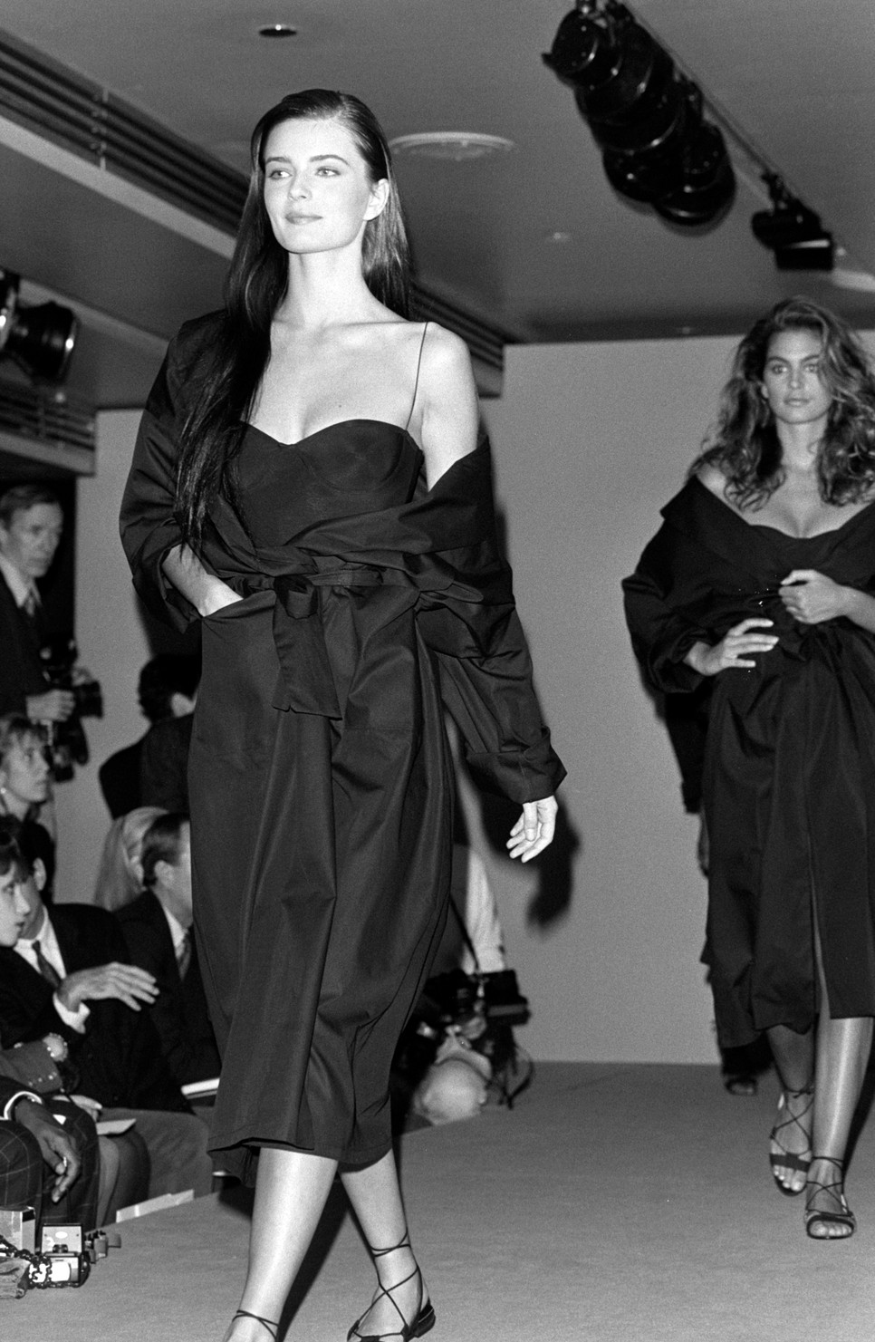 Paulina Porizkova és Cindy Crawford 1988-ban, a Calvin Clein tavaszi kollekciójának bemutatóján