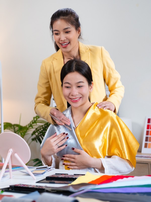 A számunkra megfelelő színek kiemelik vonásainkat, míg a hozzánk nem passzolóktól idősebbnek is tűnhetünk 