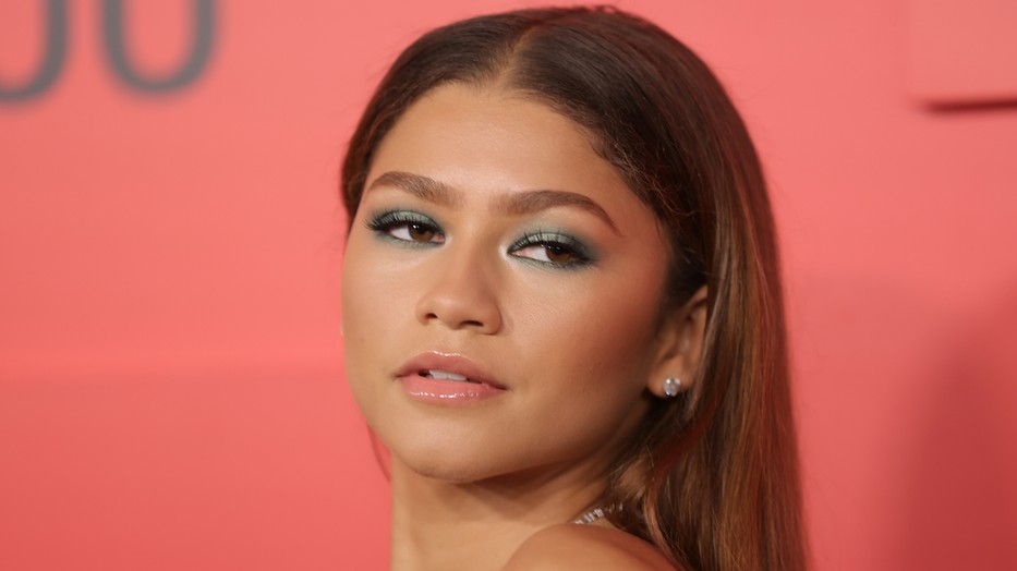 Zendaya újabb divattörténeti darabban a vörös szőnyegen
