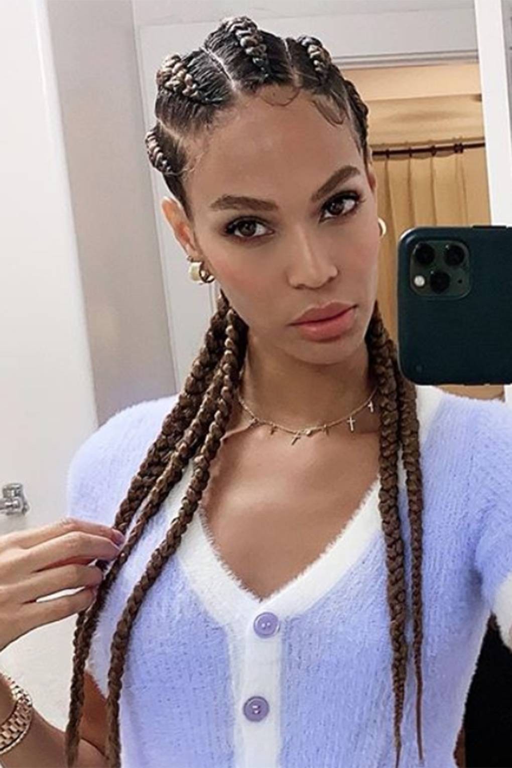 Joan Smalls friss fonatokkal dobja fel a külsőjét
