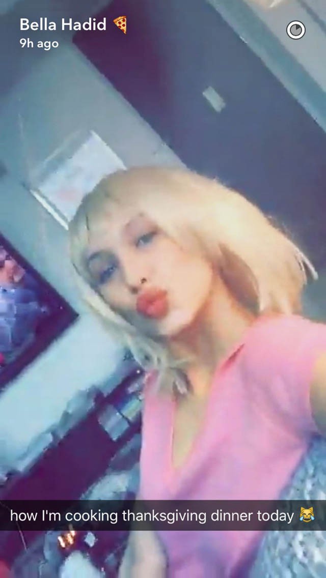 Bella Hadid szőkén