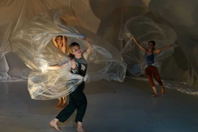 A szülés élményét idézi fel teljes őszinteséggel a Tünet Együttes új produkciója!