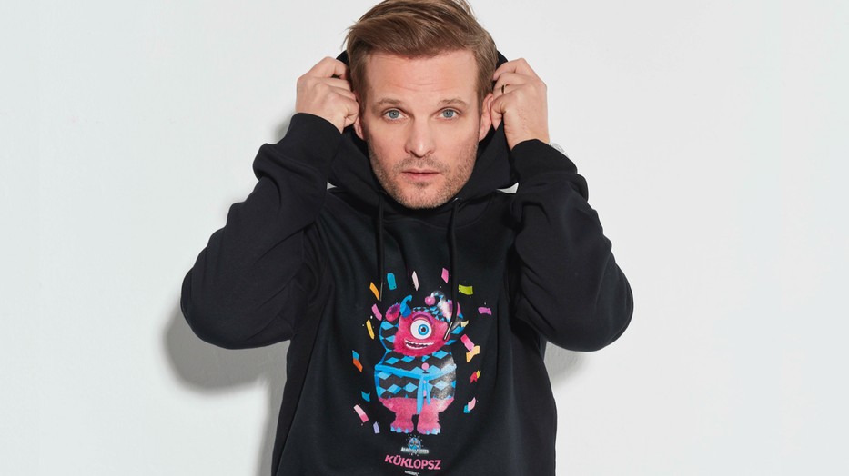 Idén az Álarcos énekes műsorvezetőjeként debütált Puskás-Dallos Peti