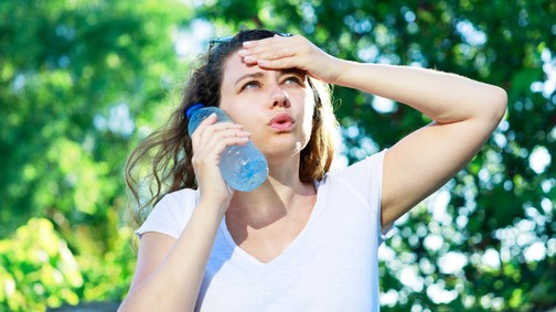 7 jel a szakértő szerint, hogy nem iszol elég folyadékot, és veszélybe sodrod magad a hőségben
