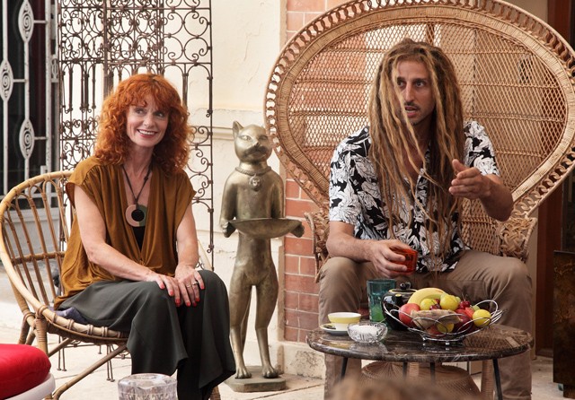 A legőrültebb nagymama színrelép