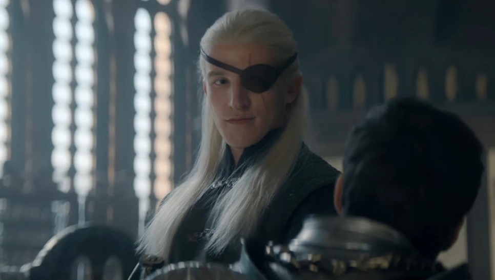 A másodszülött Aemond Targaryen (Ewan Mitchell) a széria egyik legösszetettebb karaktere
