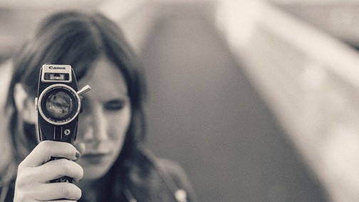 Ki ez a titokzatos lány a Compact Disco új klipjében? - Klippremier