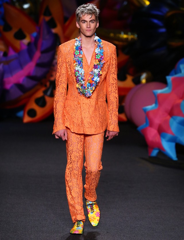 cindy crawford, presley gerber, kaia gerber, jude law, rafferty law, moschino, sztárcsemete, sztárok gyerekei, brandon lee, pamela anderson, dolce & gabbana, modell, férfi modell, divatbemutató