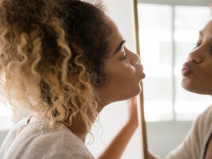 Mit jelent, ha valaki saját magával jár együtt?