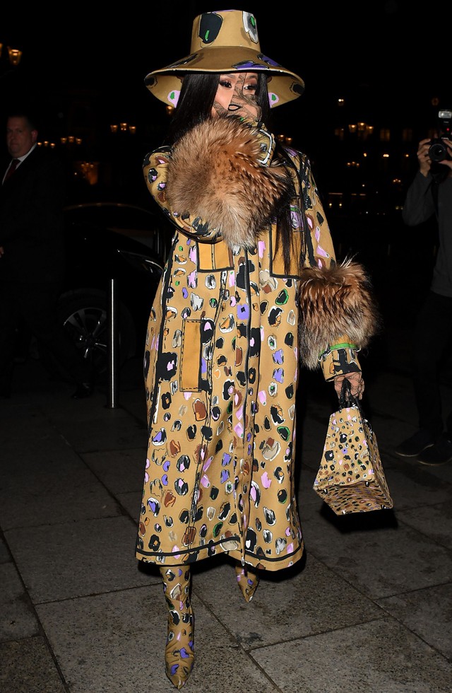 Cardi B milliomos nagyasszonynak öltözött a párizsi divathéten