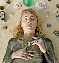 dree hemingway, ékszermárka, vetkőzés, maniamania