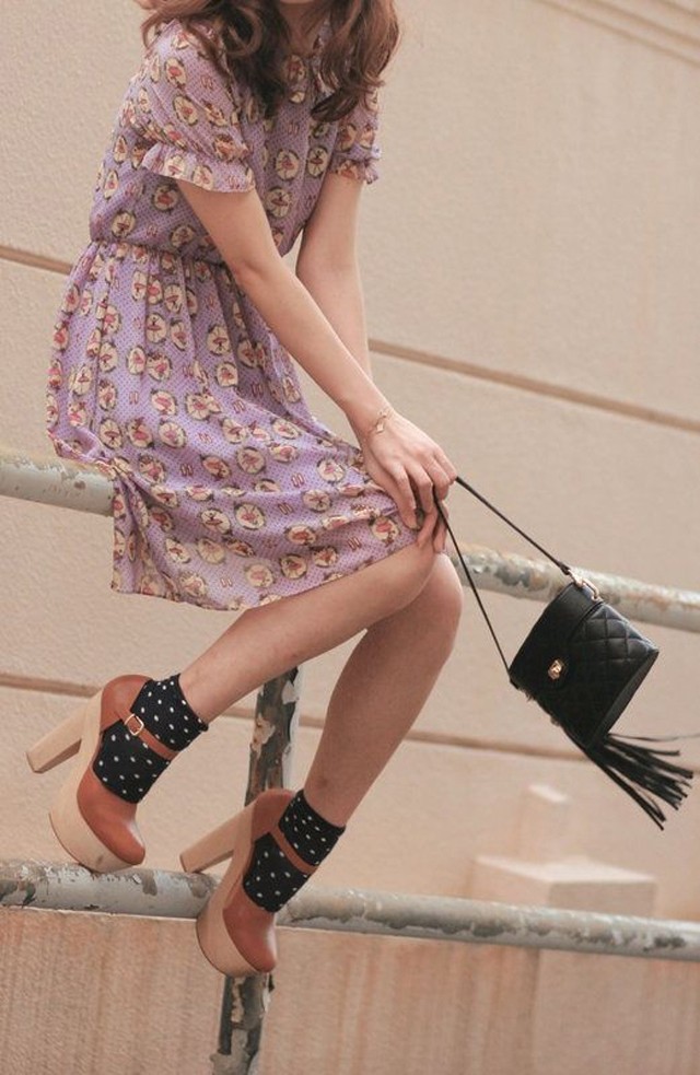 Cuki vagy ciki? Hódít a szandál-zokni trend!