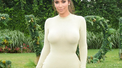 Kim Kardashian tökéletes homokóra alakját lehetetlen elérni