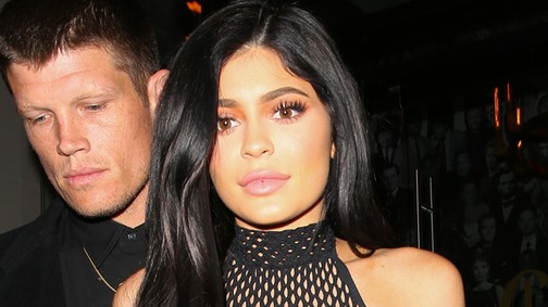 Kiakadtak a követői Kylie Jenner retusált szelfijén