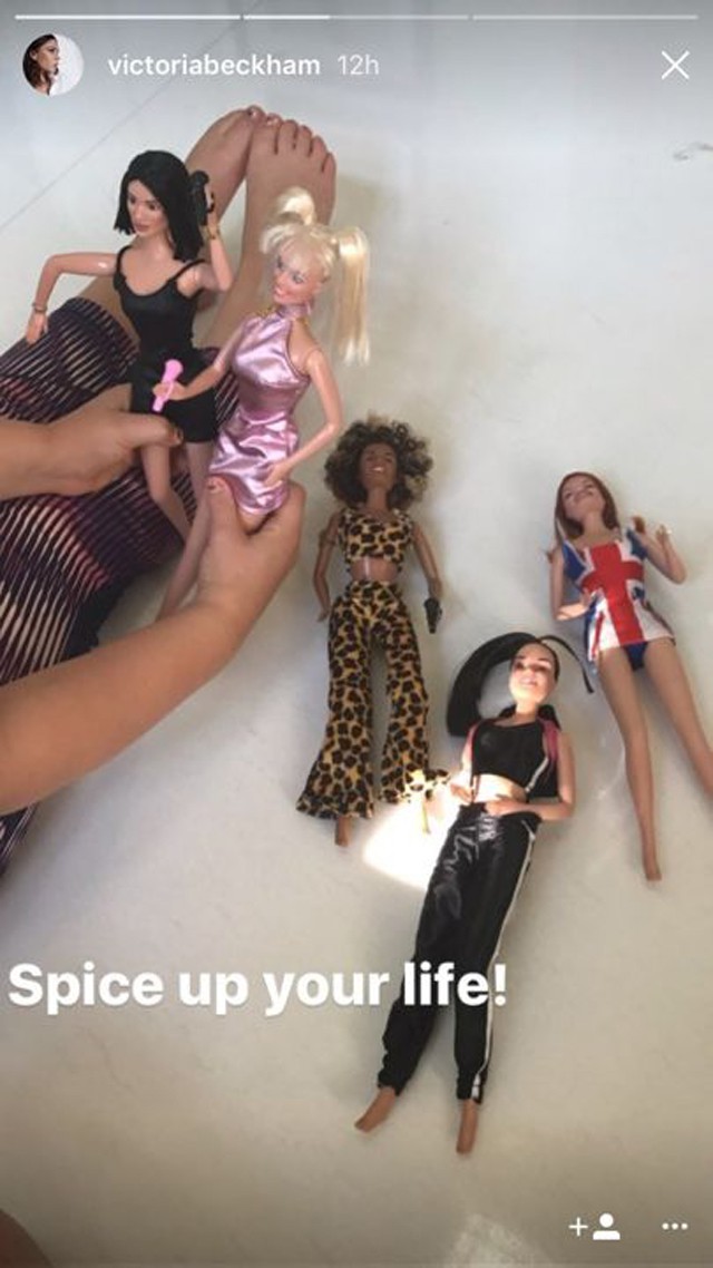 Harper Beckham eszméletlen édes, amikor rájön, hogy az anyukája popsztár volt