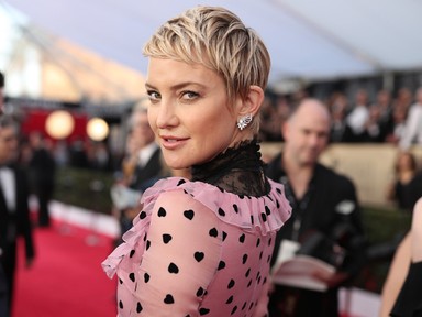 Már kerekedik Kate Hudson pocakja, meg is mutatta