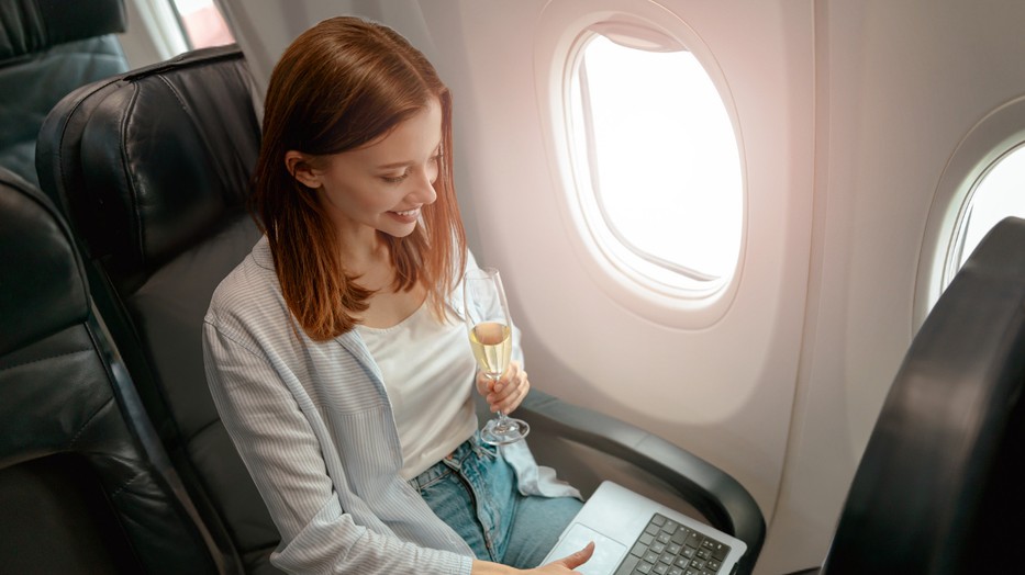 A repülőgépen fogyasztott alkohol hatását hamarabb megérezhetjük