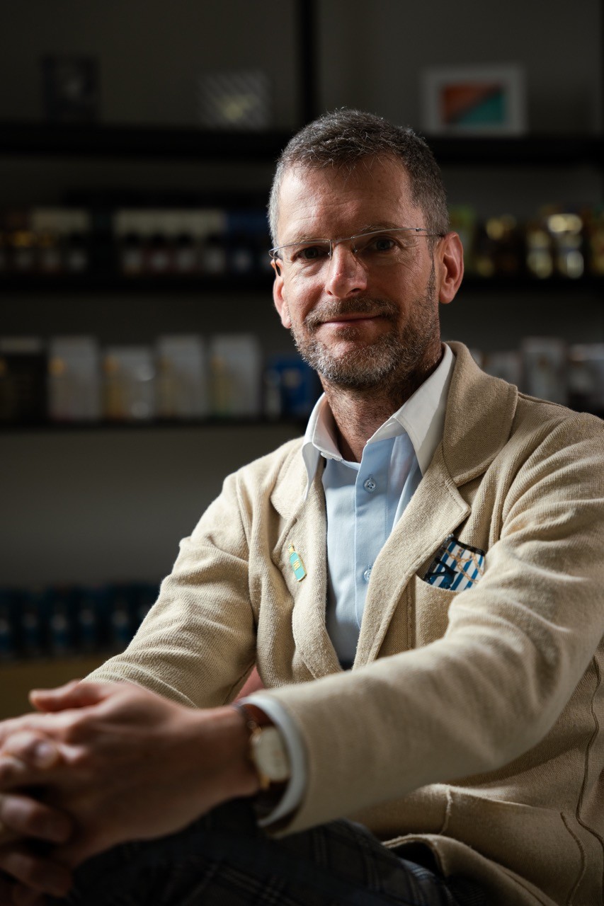 Zólyomi Zsolt parfümőr a parfümkészítés rejtelmeiről mesél