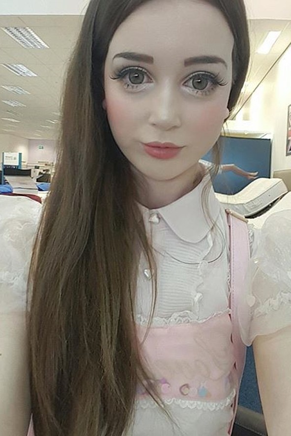 Ilyen az élő Barbie baba élete csupa rózsaszínben