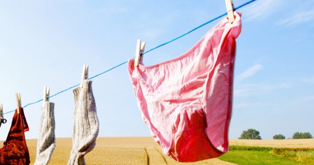 Régen nagyon trendi volt, ma már ciki lenne Kate Moss legendás bugyija.