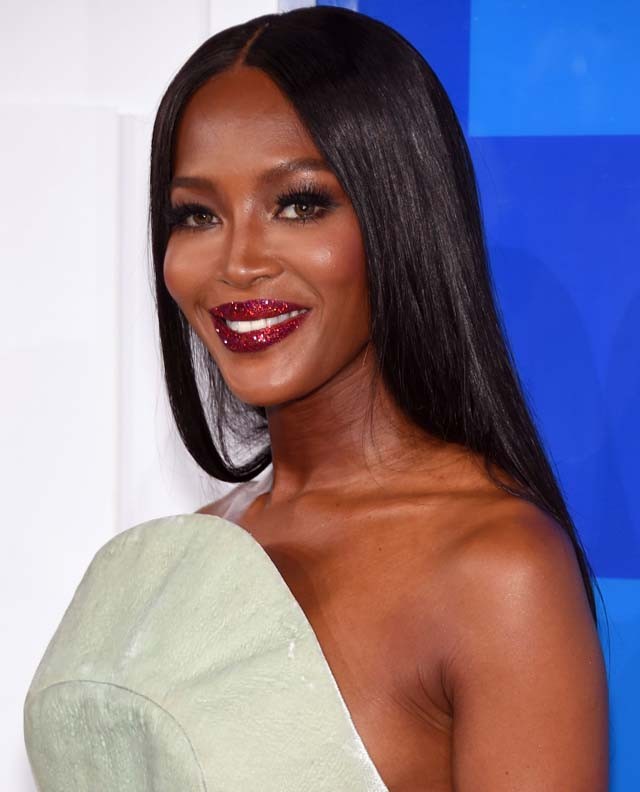 A 49 éves Naomi Campbell a fehérneműkampány legszexibb modellje