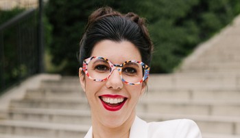 Ahol a szemüveg valóban a személyiség kiterjesztésévé válik - A Thinwood SzemüvegSzabóság története