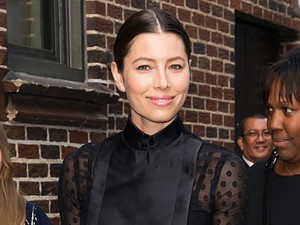 Jessica Biel még sose vett fel ilyen rövid szoknyát