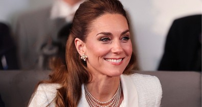 Nem akárkitől kapott csókot Katalin hercegné: a váratlan pillanatot kamerák is rögzítették