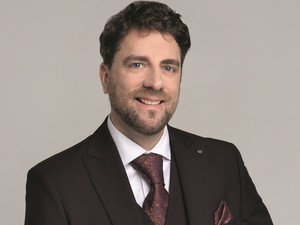 „A költők elsősorban pont olyan emberek voltak mint te vagy én, csak versbe szedték a gondolataikat” - Sövegjártó Áron színésszel beszélgettünk