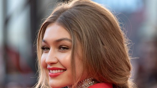 Gigi Hadid a legszexibb házigazda