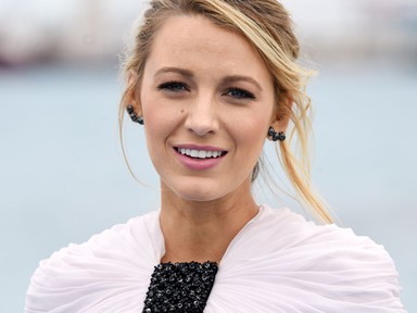 A várandós Blake Lively kész mesebeli hercegnő Cannes-ban