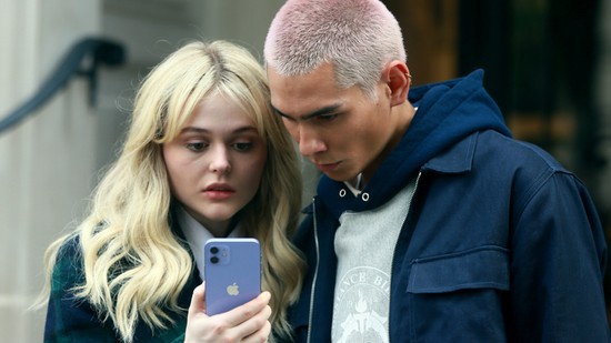 „Igenis számít, mit lát otthon egy fiatal!” – szakértő segít, hogyan lehet a gyerek biztonságban online