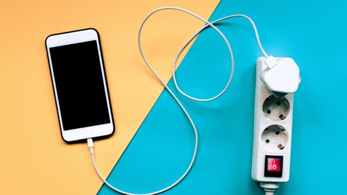 Sokan éjszaka töltik a telefonjukat, pedig érdemes figyelni erre az egy dologra