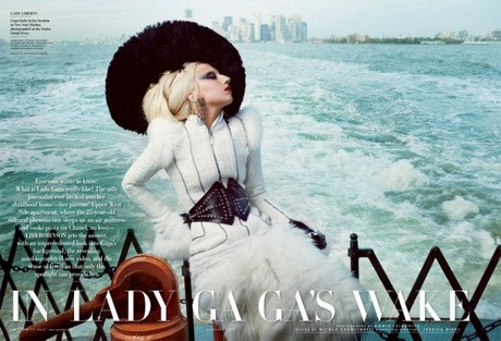gaga-vanity-nagy-d000105E34f2ce7c93d05.jpg