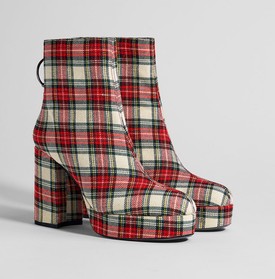 Kockás platformcsizma BERSHKA 12 995 Ft- bershka.com