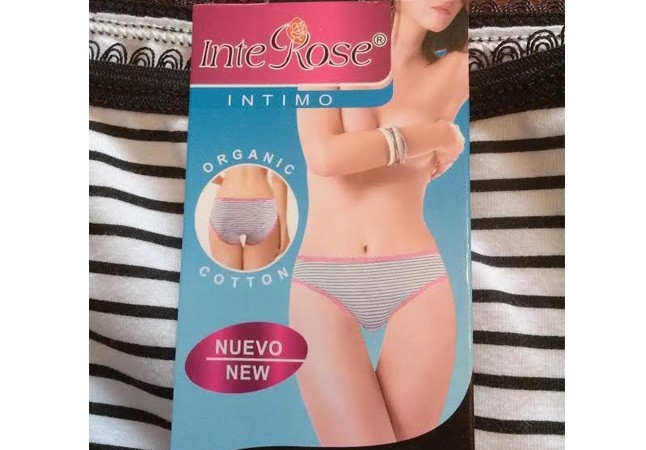 Ennek a bugyinak a csomagolás csúcsra járatja az anatómiai hitelességet